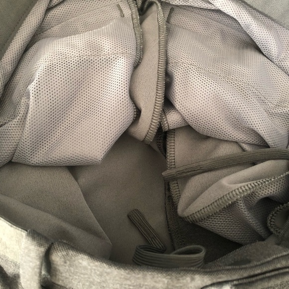 Uniqlo Gray Stretchy Dress Pants (size small) - Picture 9 of 11